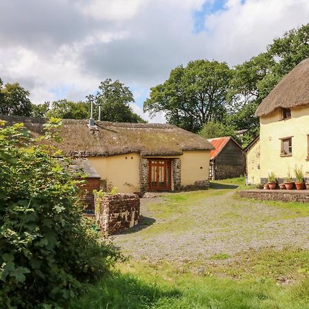 The Threshing Barn Villa Beaworthy Exterior photo